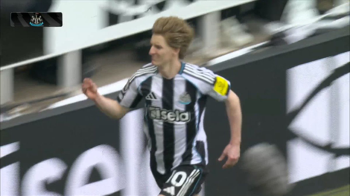 Anthony Gordon capitalises on a horrible error from Sunderland! 😨