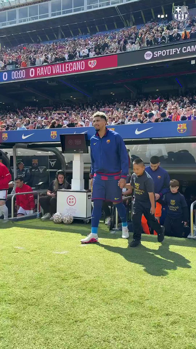 Today we walk out accompanied by children wearing number 21 to mark International Down Syndrome Day, a day to raise awareness for people with intellectual disabilities. 🫶 Barça Foundation