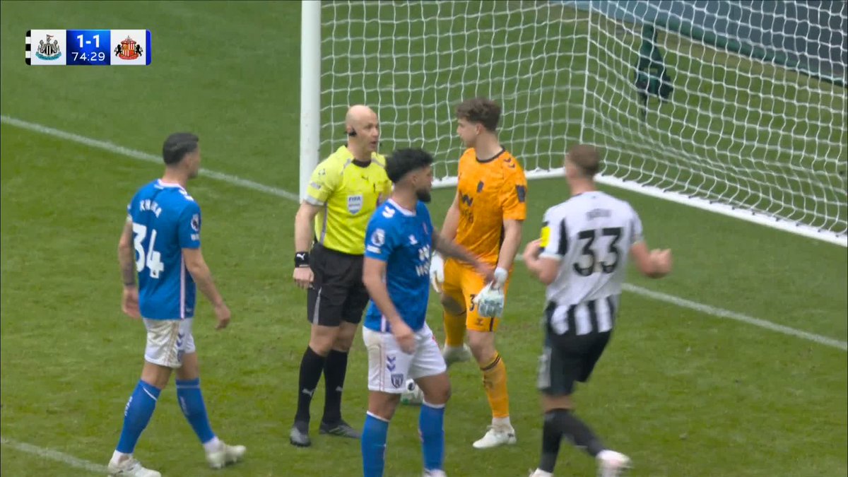 Newcastle's Malick Thiaw has a goal disallowed after Jacob Murphy is caught offside! โ