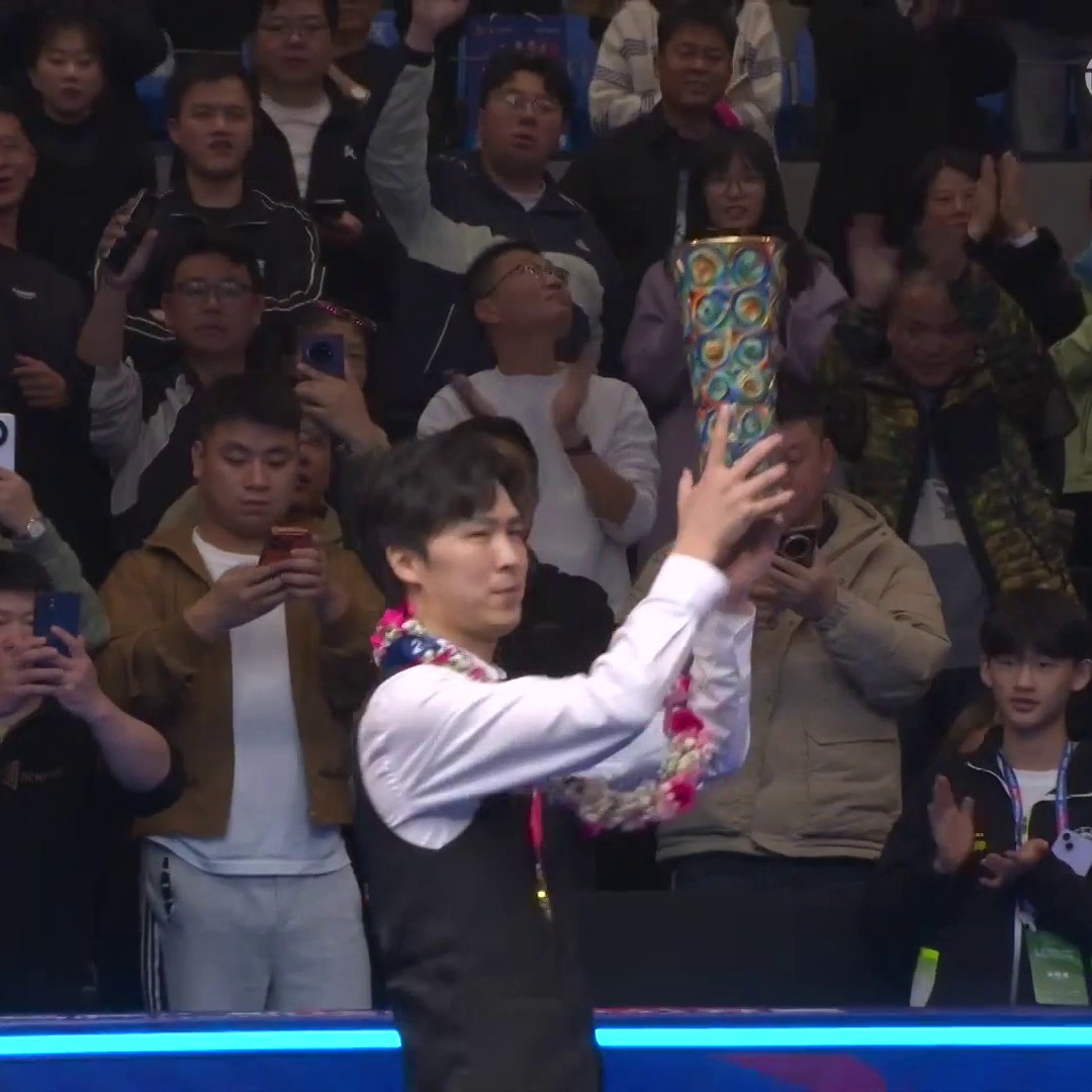 Thepchaiya Un-Nooh lifts the trophy as the 2026 World Open champion! 🏆
