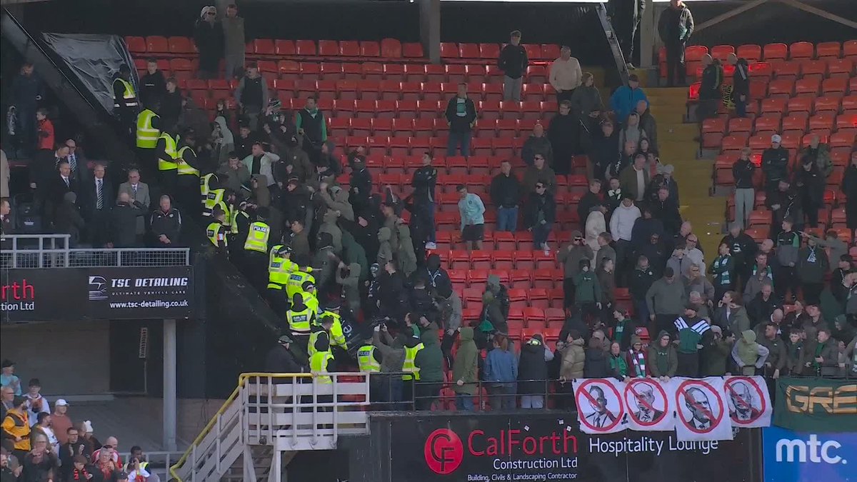 The Celtic fans make their feelings known to the board 👀