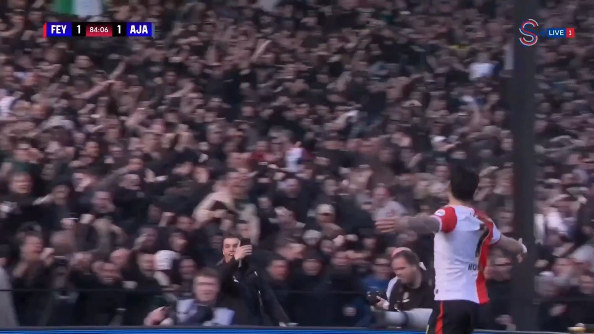 De Kuip kale arkası 👀