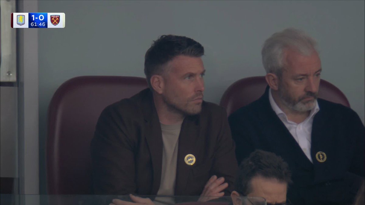 Wolves' Rob Edwards is watching on in attendance at Villa Park! 👀