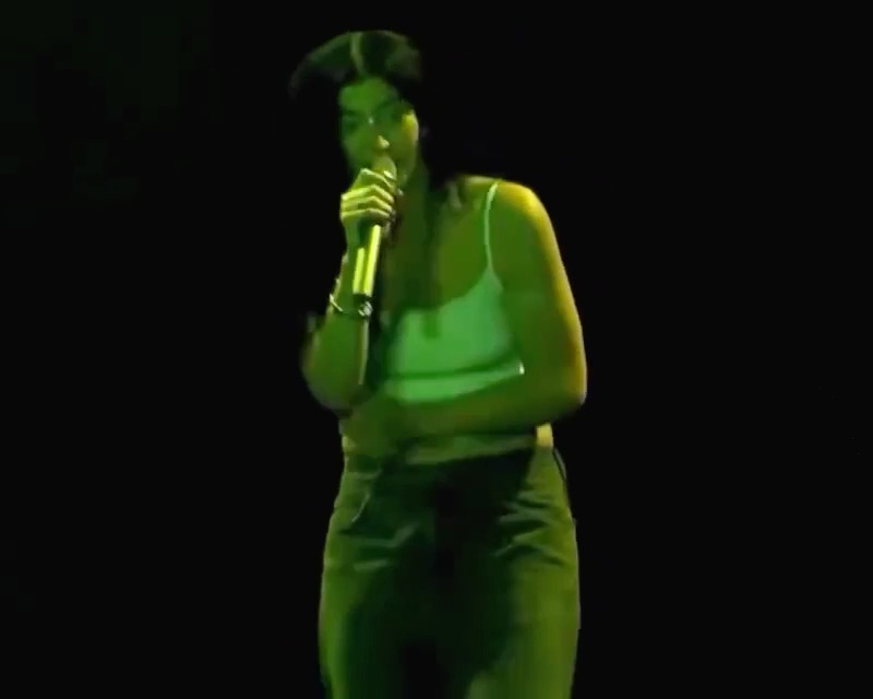 passei na revista do lolla e a moça viu meu rolo de silver tape e falou "ai MAIS UM COM ISSO" brigadaaaaaa