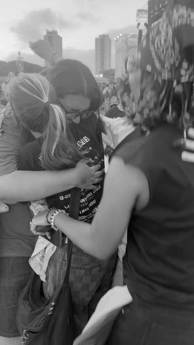 AMOOOO ver vcs realizando sonhos serio esse meet com as The Warning grande momento 😭😭😭