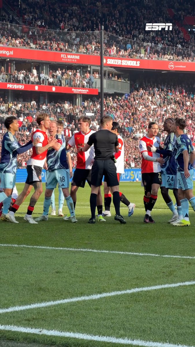 🅿️ De aanleiding van de strafschop voor Feyenoord. Terechte beslissing? 👇 #feyaja