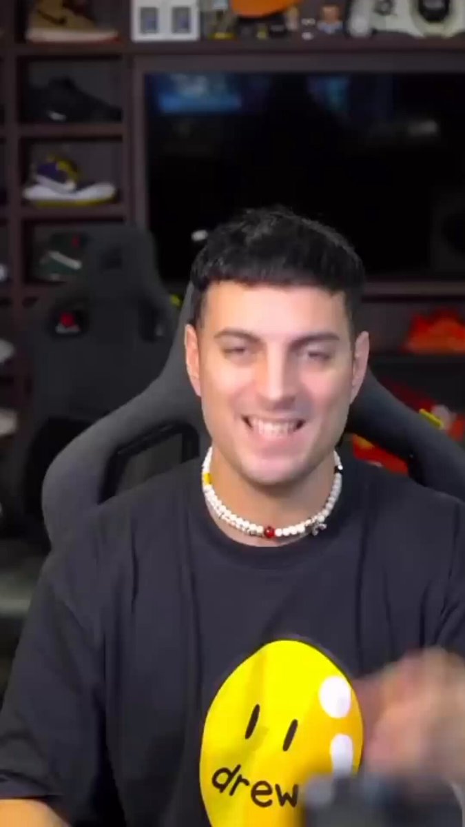 "Coscu" Porque se refirió a cómo trata a hombres y mujeres por igual en el gaming: “Si vos sos mujer y me troleás una partida del LoL, yo te cago a puteadas y te mando a la cocina”.