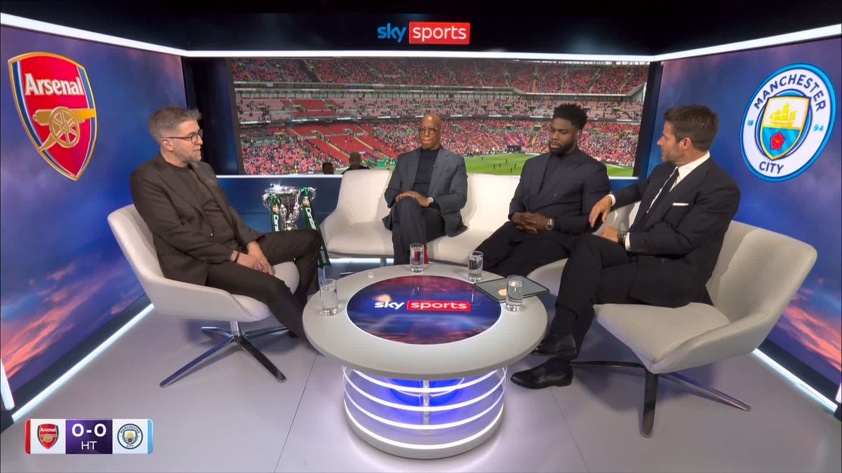 "I was VERY surprised Kai didn't take the chance!" Micah Richards &amp; Ian Wright discuss that James Trafford triple save 🛑