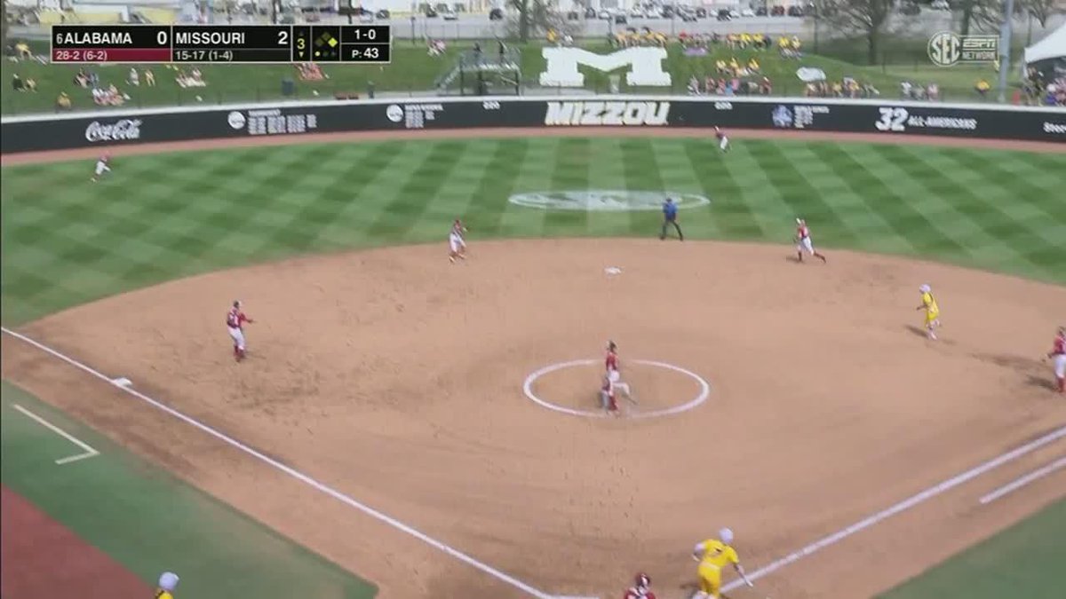 LoJo lays out for that one! 📺SECN+ | #Team30 #RollTide