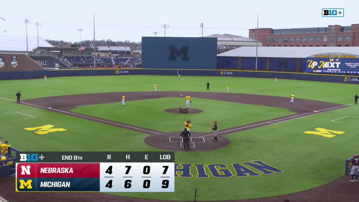 BUETTENBACK LEAVES. NO. DOUBT. ❌ Buettenback's 400-foot solo HR puts the Huskers in the lead. T9 | Nebraska 5, Michigan 4