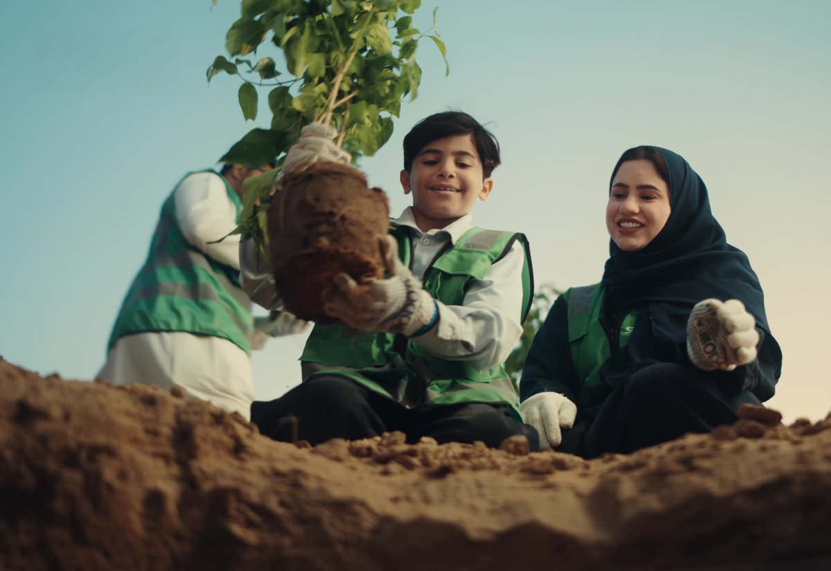 حين تتكامل الأدوار، يُصنع الأثر، في مبادرات تسهم في بناء مجتمعٍ مزدهر وبيئةٍ نابضةٍ بالحياة.
