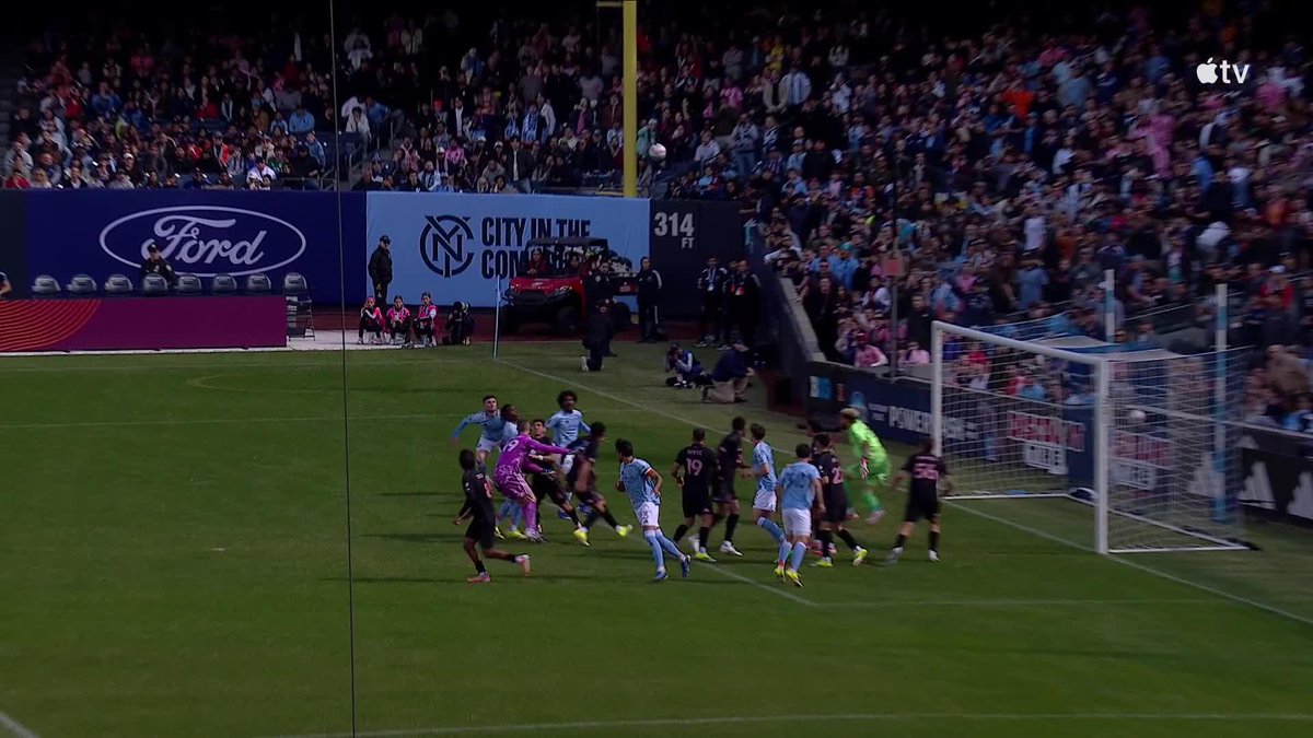 Big-time save from Dayne St. Clair late in NYC. 🧤