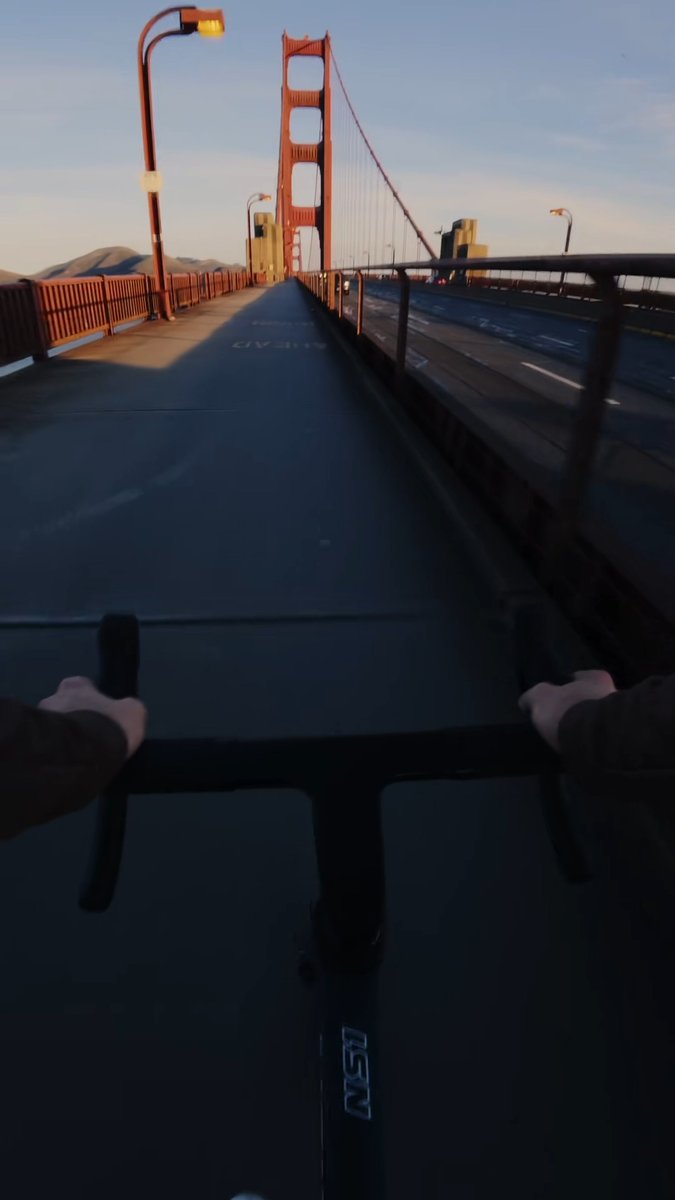 Golden Gate Bridge + Sausalito + coffee = a perfect SF morning. Let’s go. 🚲🌉 🎥 matt_photo (TT)
