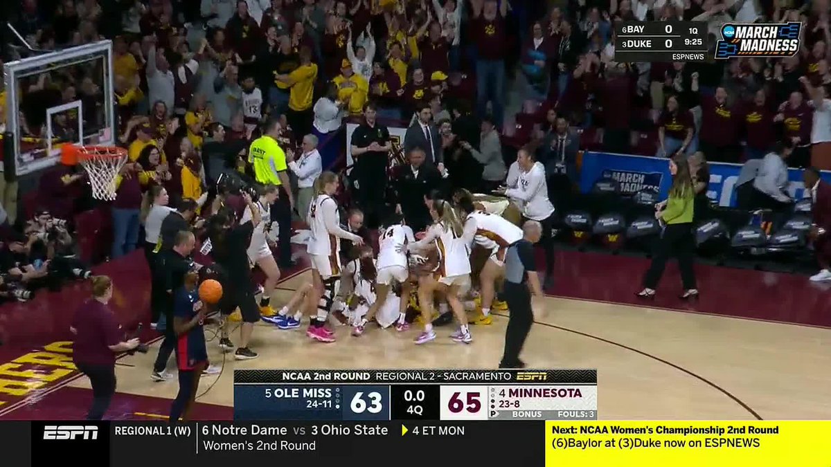ARE YOU KIDDING ME⁉️ OMGGGG #MarchMadness x 🎥 ESPN / @gopherwbb