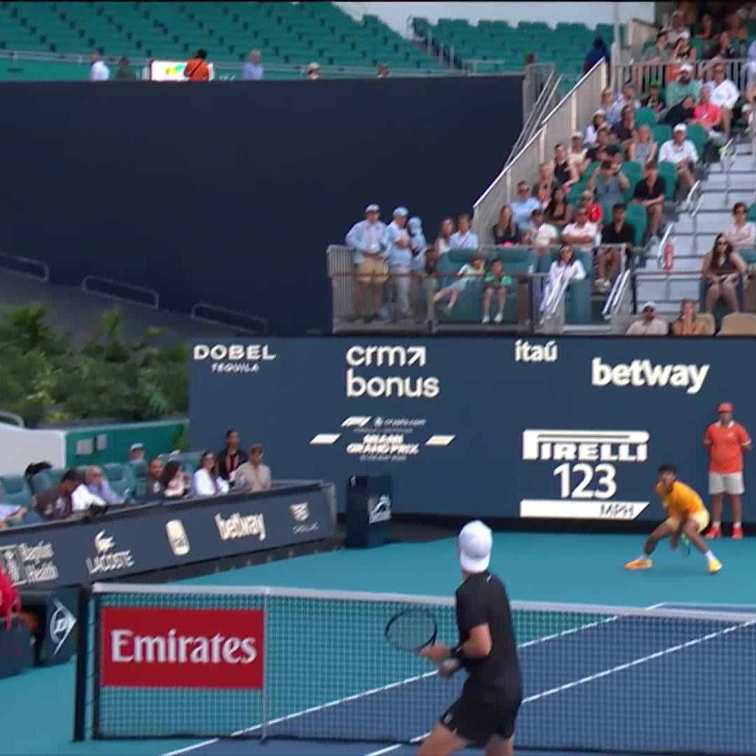 Carlos Alcaraz with an OUTRAGEOUS lob against Korda in Miami. Barely drops in. Couldn’t have hit it any better. 🤯