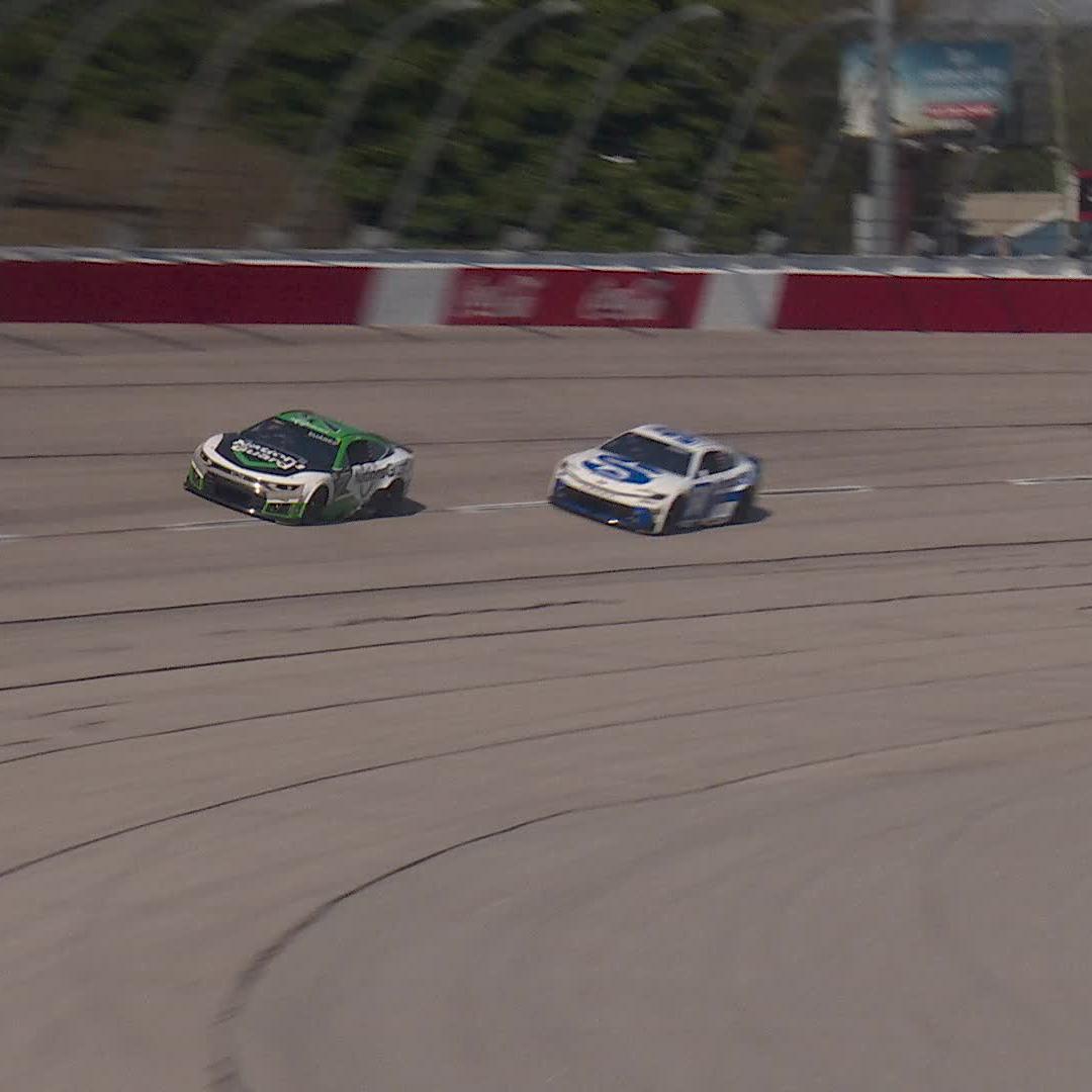 Hamlin and Jones make contact! There's nowhere to go for the No. 23.