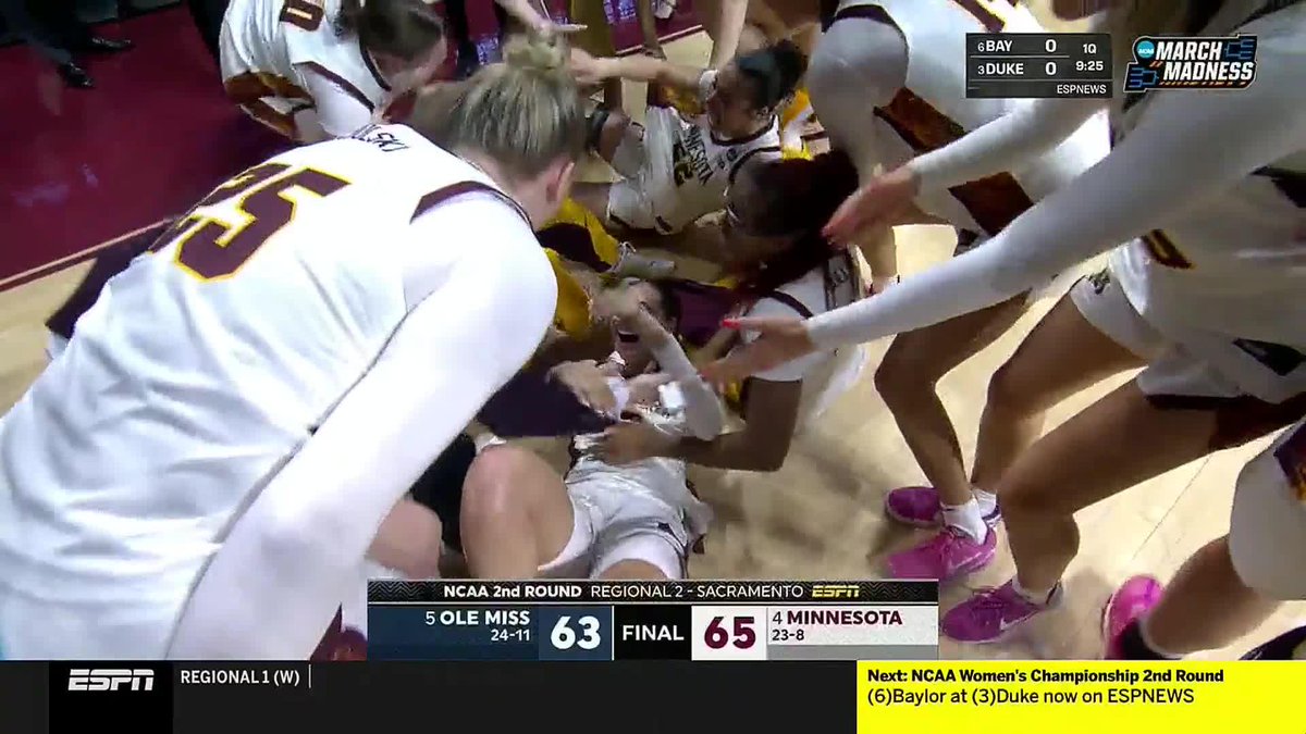 GAME WINNER FOR THE MINNESOTA GOLDEN GOPHERS 😱 What a shot by Amaya Battle 🔥