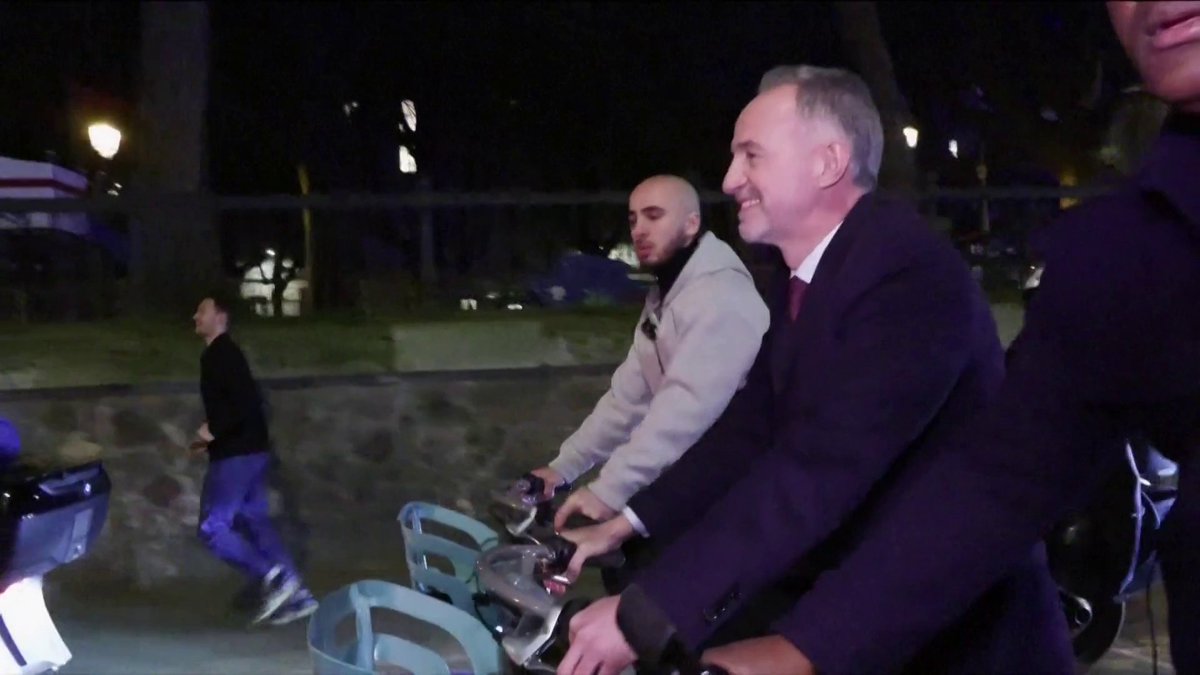 Municipales à Paris : Emmanuel Grégoire se rend à l'hôtel de ville à vélo Toute l'info est à retrouver sur