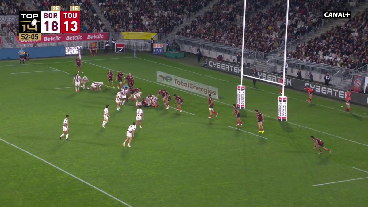 Match de patron de Damian 13 🫡 Des courses, des breaks, des franchissements, il communique énormément, il est juste en défense et cet essai, loin d’être fait, où il arrive à aplatir avec du retard et Ntamack devant lui. Pas international donc 🤷‍♂️