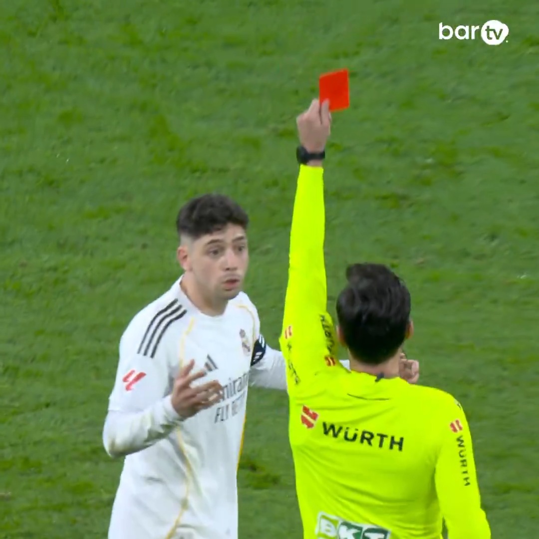 Valverde yendo a pegar a Baena. Y me tengo que creer que no es aposta después de lo que sucedió en aquel parking.