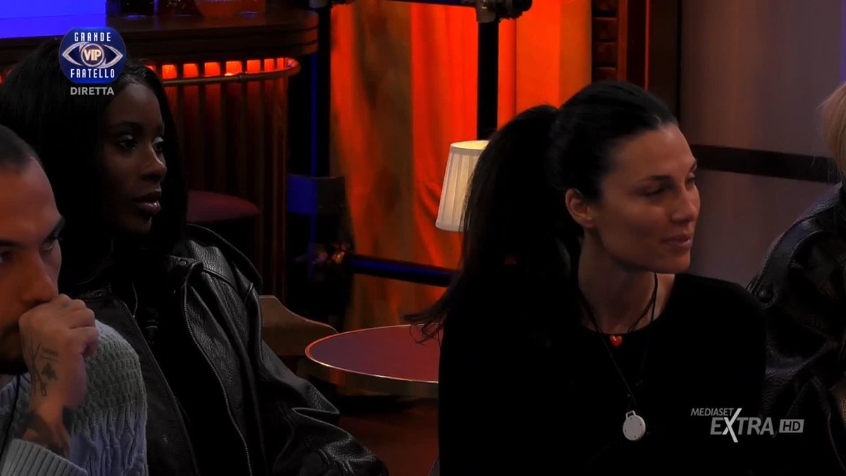 Come è iniziata la carriera di Renato? Ha provato a raccontarla senza mai dire la “E” ... ma diciamo che la scossa si è fatta sentire 😂 #GFLATESHOW #GFVIP