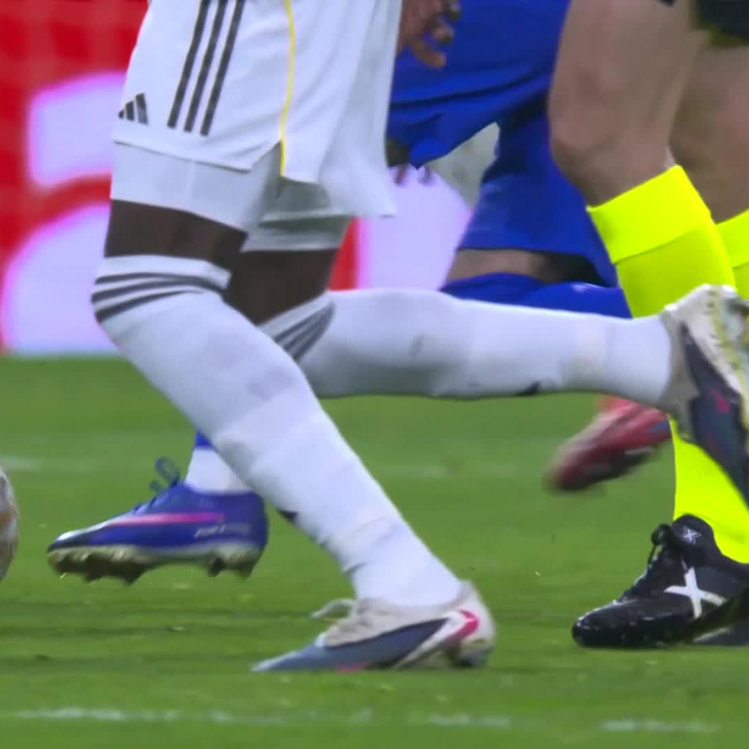 Valverde fliegt vom Platz! 🟥 Aber war das wirklich Rot? 🤔 #DAZNmoment #LaLiga
