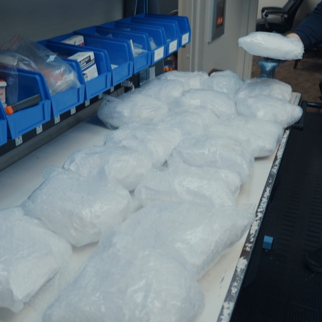 Officers uncover eighteen bags of methamphetamine when a parcel gets flagged. Uncover the full story on #Contraband: Seized at the Airport, Monday at 8P on Discovery.