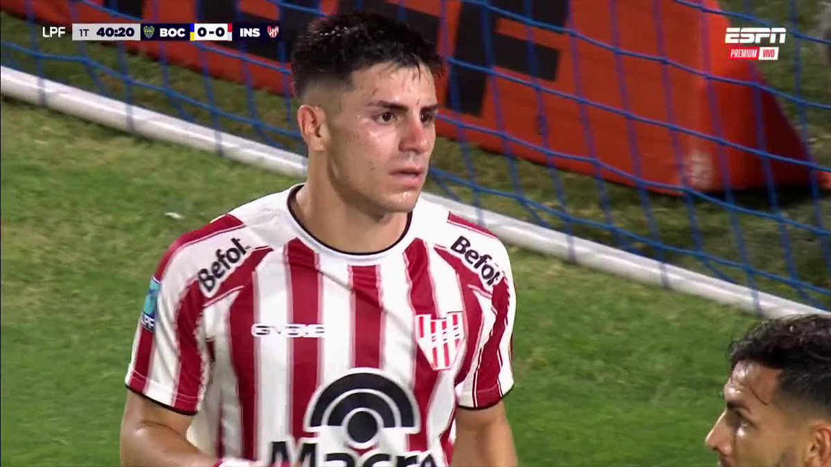 📹Milagro en el área de #Boca, por suerte a Alarcón le salió un tiro paralelo a la línea y no al arco. Estaba solo por el 2° palo el de Instituto.