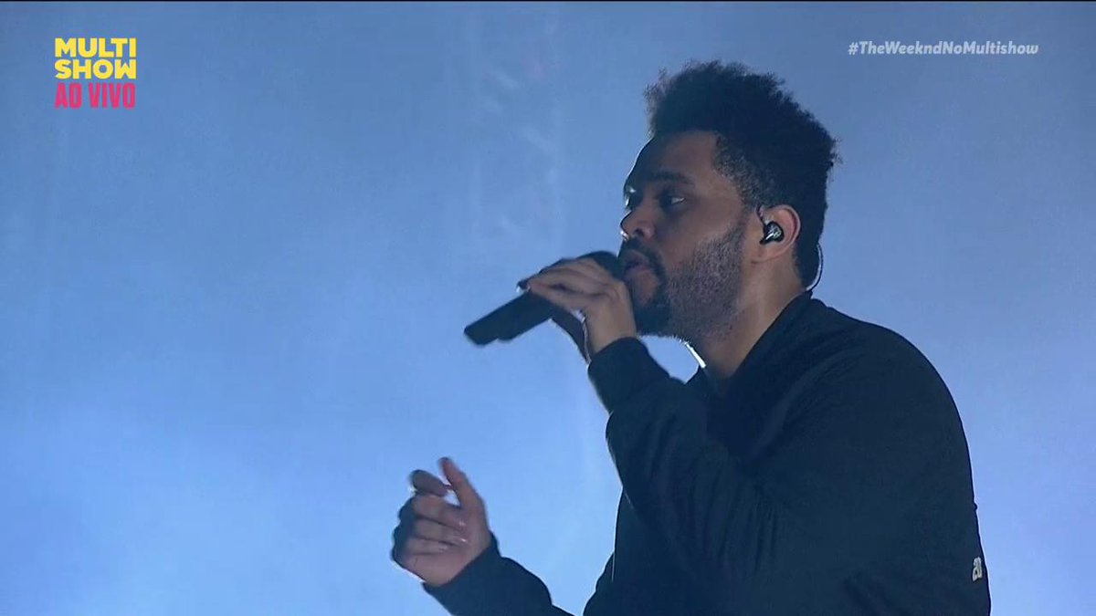 🚨ELE CHEGOU! The Weeknd deu início ao seu show como headliner do Lollapalooza.