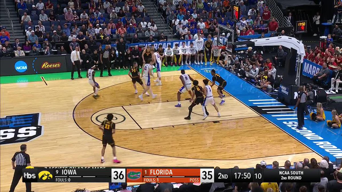 Slick pass from Stirtz to Cam Manyawu 🔥 #MarchMadness Iowa Men’s Basketball