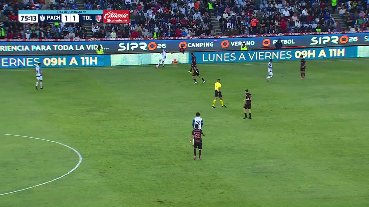 🔴¡ROJA para Toluca! Fernando Arce se va expulsado después de que se revisara esta entrada sobre Rivera. 72' Club de Futbol Pachuca 1-1 Toluca FC #LigaMX 🇲🇽