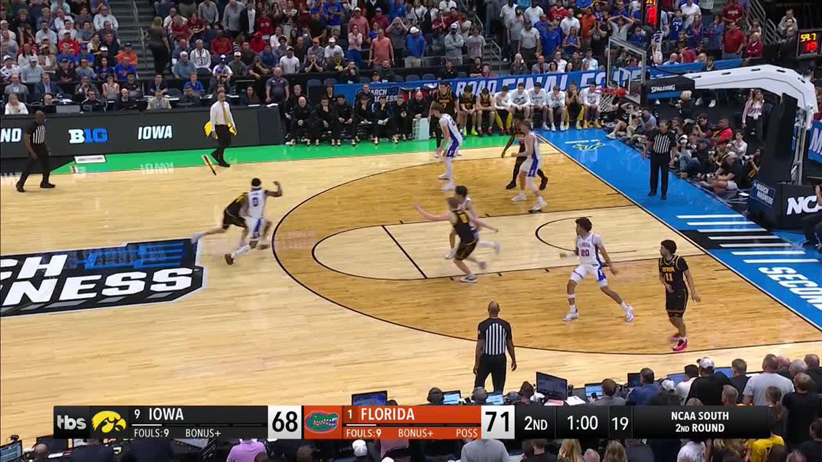 Hawkeyes cut into the lead again 👀 #MarchMadness