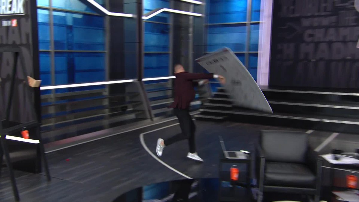 “I would light this thing on fire” 🔥🤣 Dalen Cuff takes out his bracket after his champion pick falls. #MarchMadness Fast Break is LIVE: 📺