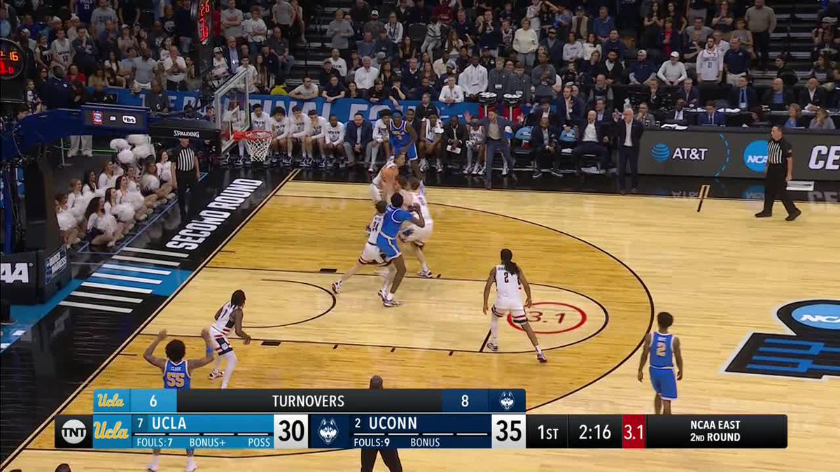Tough finish from Trent Perry 😮‍💨 #MarchMadness UCLA Men’s Basketball