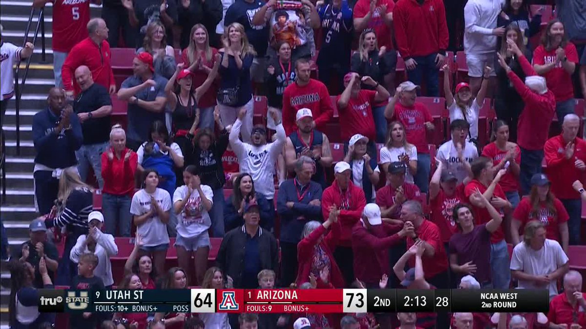 HUGE SHOT FROM BRAYDEN BURRIES 🔥 #MarchMadness