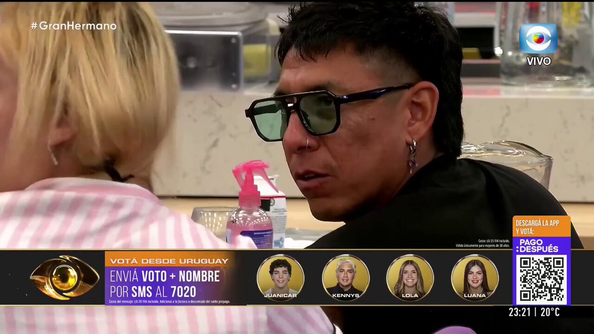 Danelik: “Lo invité (a Brian) a la habitación. Encima duermo de costado” Zilli: “Ya cuando te pones de costadito, ya…” Brian: “¿Tienen que estar puesto los micrófonos?” Zilli: “¡No! Imagínate escuchar *sonidos*” Brian: “Si vos entras a mi cancha, en mi cancha juego yo” Danelik: “Me pongo juguetona” #GranHermano