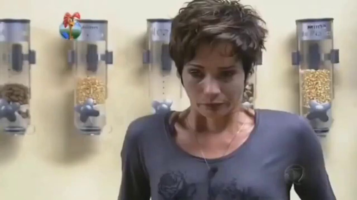 nao tem como viver num país em que JULIANO FLOSS volta de paredao sinceramente