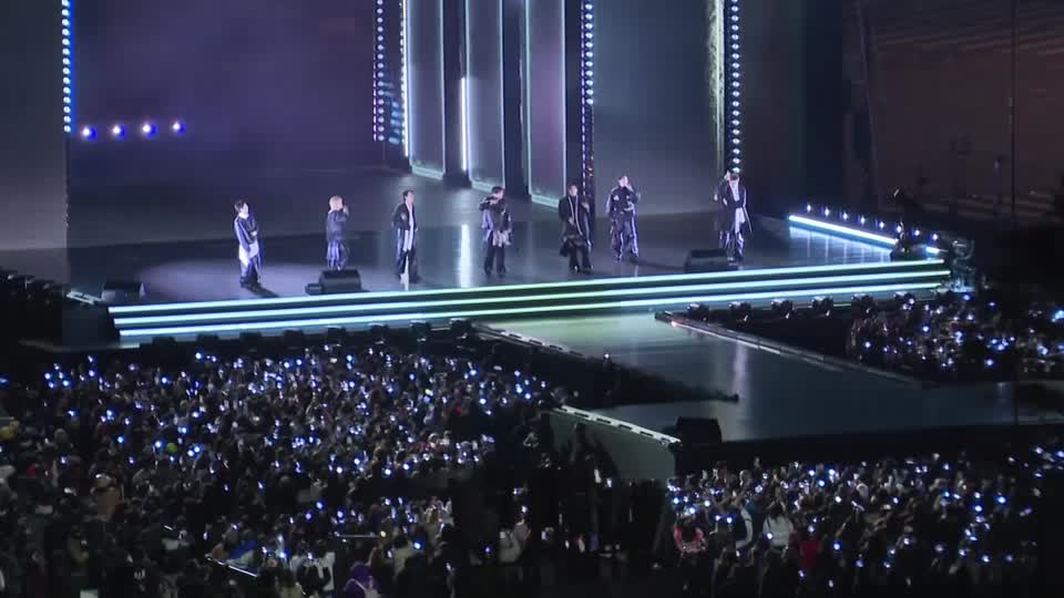 韓国の人気グループBTSが3月21日、ソウルの光化門広場で3年以上ぶりとなる復帰公演を開催した。兵役による活動休止を経て、ネットフリックスで世界同時配信されたステージにファンらは熱狂した。