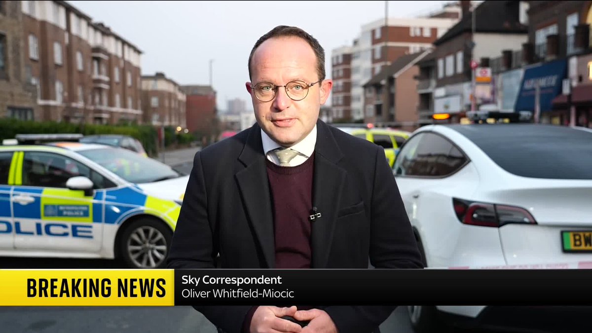 BREAKING: Police have launched an investigation after four ambulances belonging to the Jewish community were set on fire in Golders Green. Sky's Oliver Whitfield-Miočić has the latest from North West London 📺 Sky 501, Virgin 602, Freeview 233 and YouTube