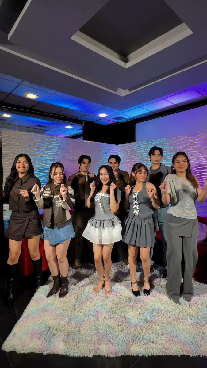 SINO KAYA ANG MAKAKAKUHA NG TOP ANSWER? 🤩 Abangan ang #GMAPBBCollab Ultimate 8 sa #FamilyFeudPH bukas, March 24! 🥳