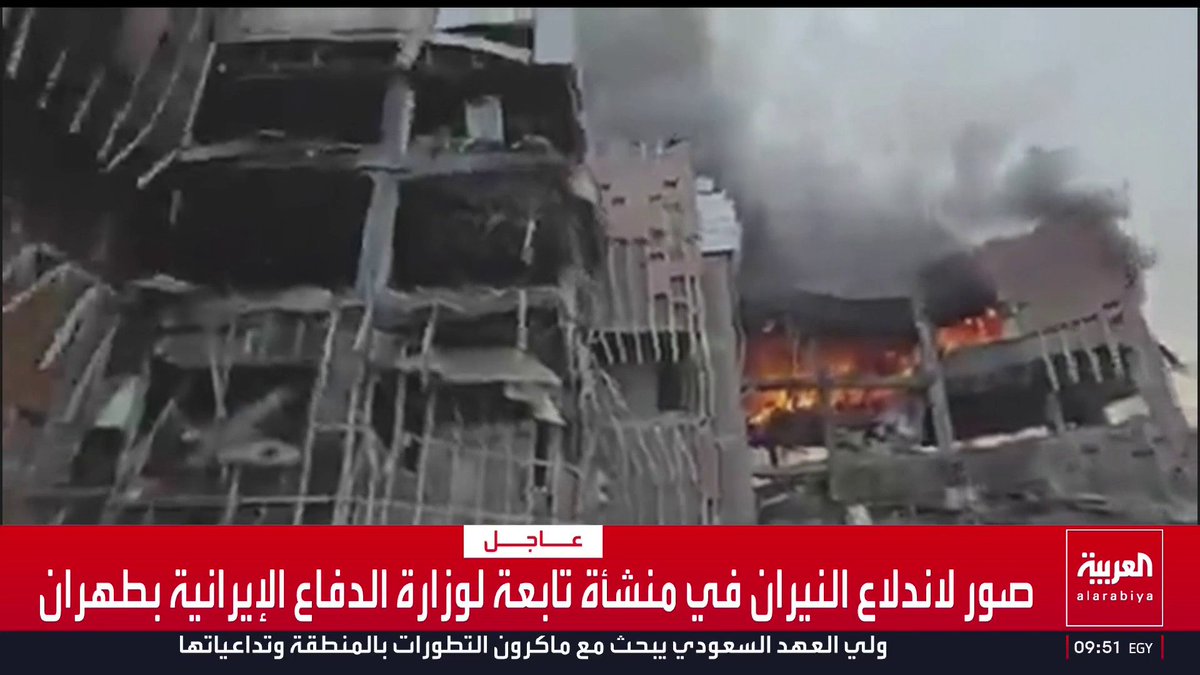 صور لاندلاع النيران في منشأة تابعة لوزارة الدفاع الإيرانية بطهران