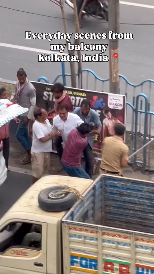 That uncle in the end left his brushing session to join in the entertainment 😂