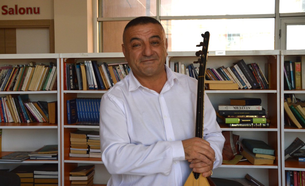 İzmir’in Urla ilçesine bağlı Alevi köyü olan Bademler Köyüne İlçe Müftülüğü tarafından cami yapılma girişimine tepki gösteren Semah Eğitmeni Zakir Fahrettin Aksünger “Dinde zorlama yok diyorlar ama zorla Alevi köylerine cami yapmaya çalışıyorlar” dedi. 👇