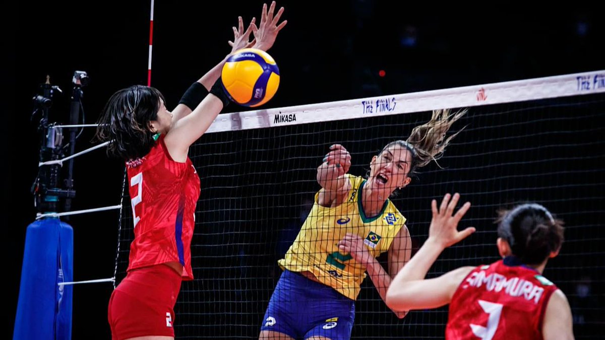 FOREVER IN HISTORY 👑 At 44, middle blocker Carol Gattaz 🇧🇷 says goodbye as one of Brazil’s greats. ⭐ 🥈 Olympic silver at 40 🏆 5x World Grand Prix champion 🥈 3x World Championship silver 🥈 VNL silver 💥 A career built on resilience and leadership Thank you for everything, Carol! 🥹❤️ 🏐 #Volleyball #Volei #BePartOfTheGame