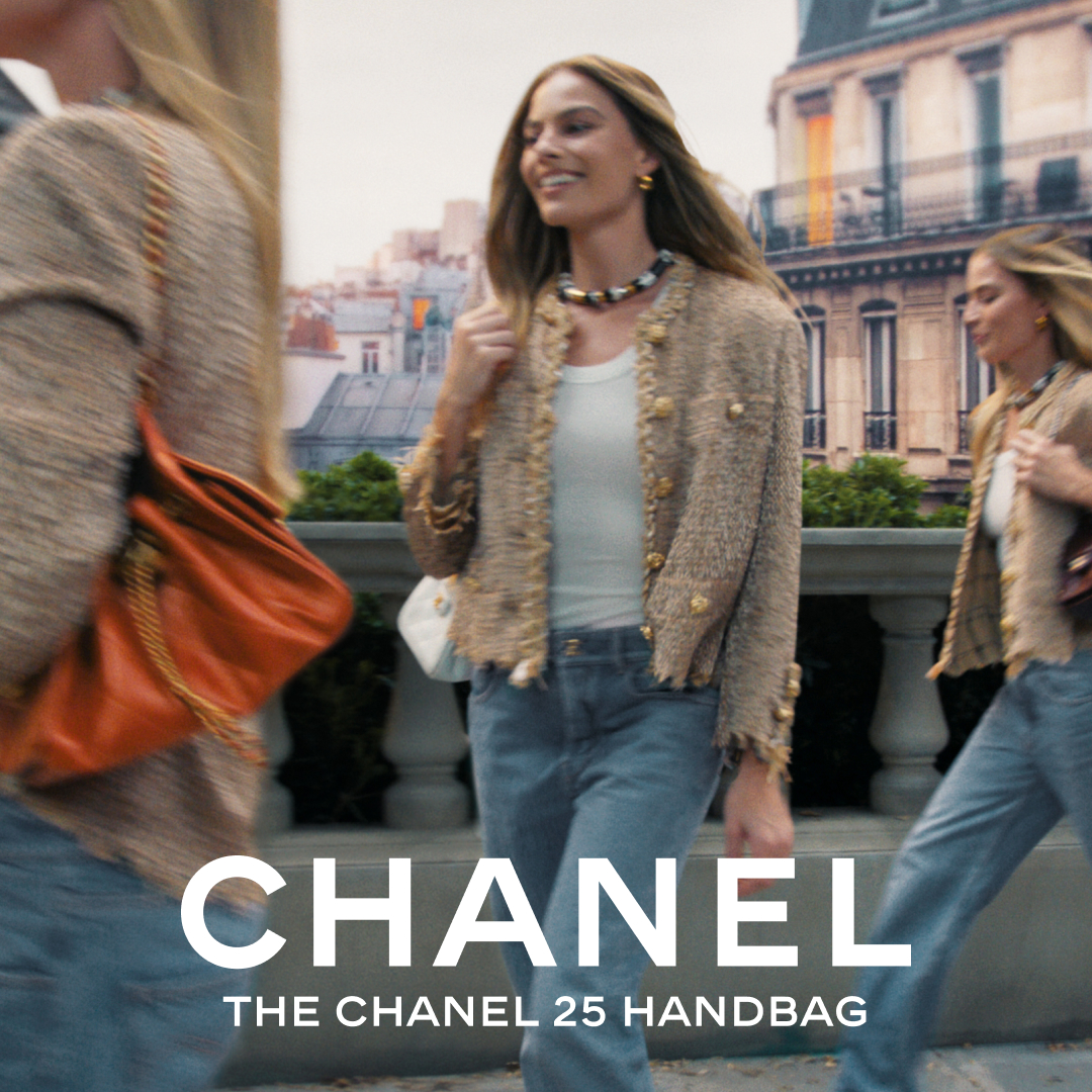 マーゴット ロビーとカイリー ミノーグが登場する「CHANEL 25」ハンドバッグ 広告キャンぺーン。 #CHANEL25 #CHANEL