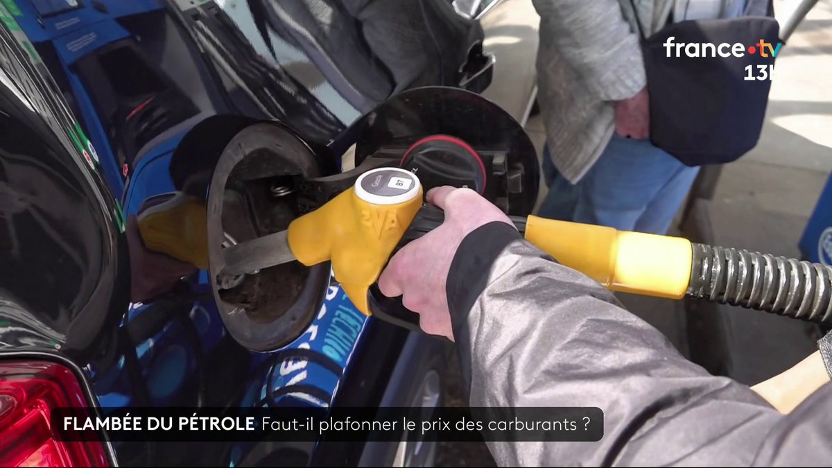 Après l'Italie et l'Espagne, la Grèce et la Suède annoncent un geste pour faire face à l'explosion des prix des carburants. En France, le gouvernement exclue toujours de baisser les taxes pour éviter un manque à gagner. #JT13h