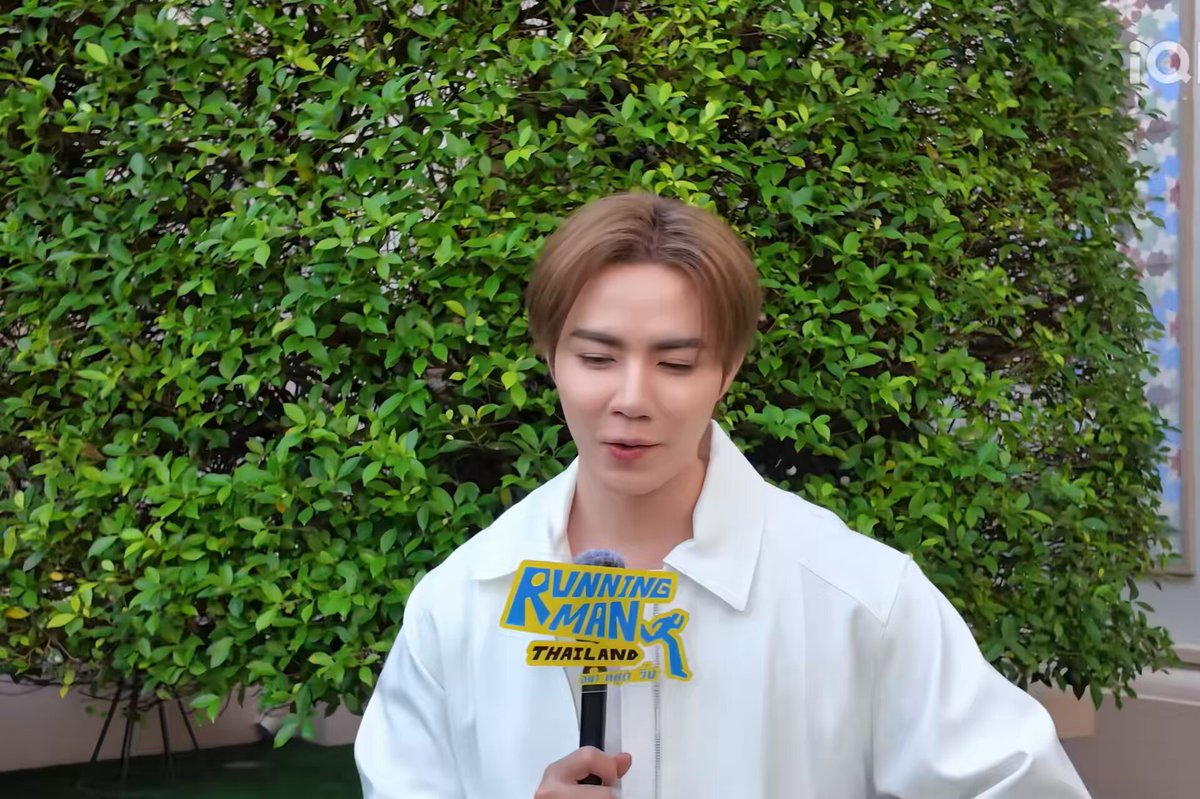 🐶 ก็ถามมาบ้างแหละ เขา (นุนิว) บอกว่า ‘พี่ๆรังแกหนู แต่ละคนบ้าพลัง แล้วหนูต้องสู้!’ หนูก็ยอมแพ้ไปเลย อยู่นิ่งๆให้เขาดึงป้ายออก หนูบอกว่าไม่ได้! 5555555555555555 อยากเจอนุนิวเวอร์ชั่นต่อกรกับพี่ๆละ ZEENUNEW RUNNINGMANTH EP5 #RunningManTHEP5 #ZeeNuNew 𐙚 #ZeePruk #NuNew