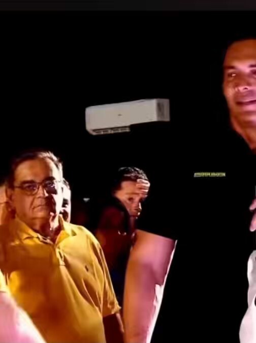 O Marinho quase precisando de uma escada para um lembrete Kkkkkkkkkkkkkkkkkkkkkkkkkkkkkkkkkk