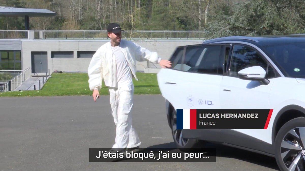 Lucas Hernandez 🇫🇷 était bloqué dans sa voiture à son arrivée à Clairefontaine. 😭❌ 🎥 beIN SPORTS