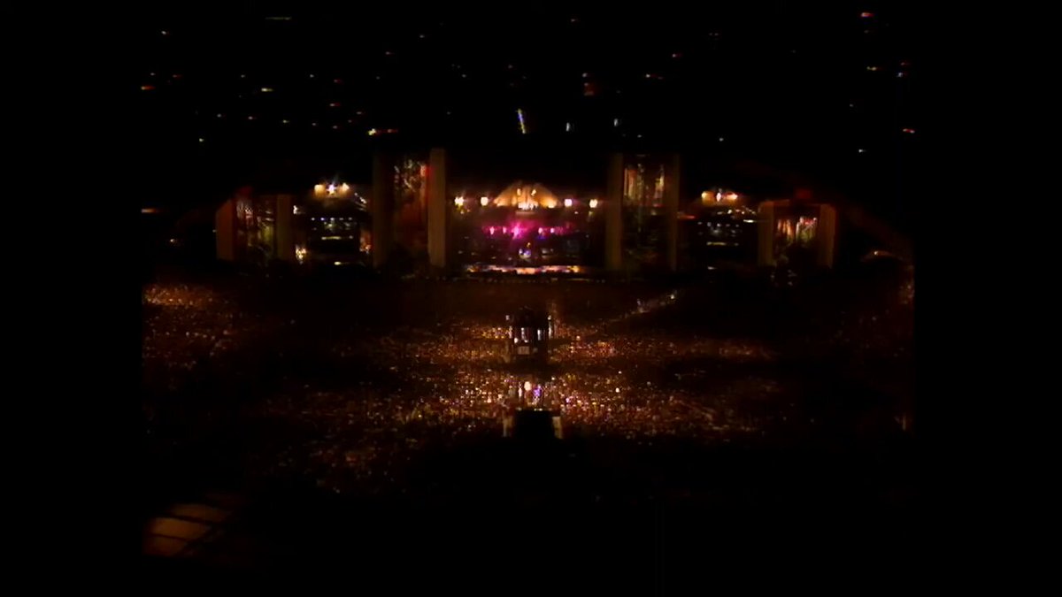 Queen &amp; Axl Rose - We Will Rock You (The Freddie Mercury Tribute Concert, Wembley, 1992)